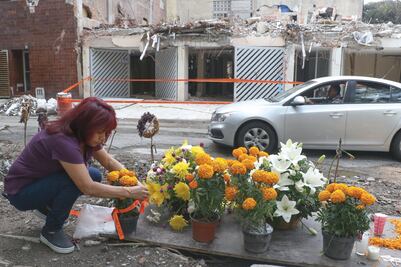 Dedican ofrendas a las víctimas del sismo