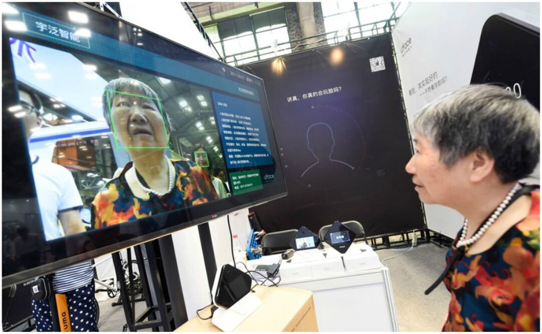 Por ejemplo, una persona que compra un cuchillo de cocina no es sospechoso, sin embargo, si el mismo individuo adquiere o recibe un martillo y un saco más tarde, la calificación sospechosa de esa persona aumenta