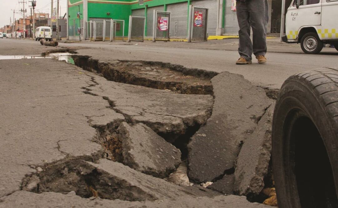 Peligran 15 mil viviendas por grietas en Iztapalapa