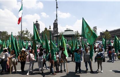 Amagan campesinos con plantón indefinido; exigen reunión con AMLO
