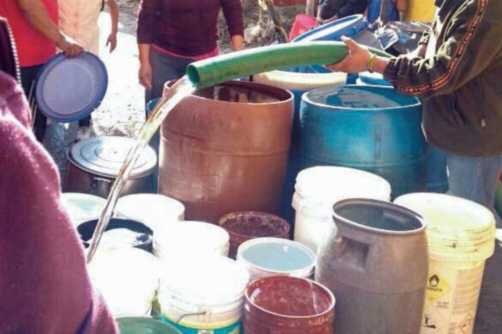 Sacmex y las delegaciones dispusieron más de 400 pipas gratis que pueden solicitarse a los números 5130 4444 y 5728 0000 (ESPECIAL)