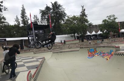 El BMX sonríe bajo los rayos del sol