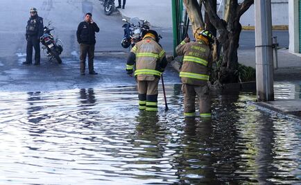 Atienden fuga de agua en Calzada Obrero Mundial y 5 de Febrero