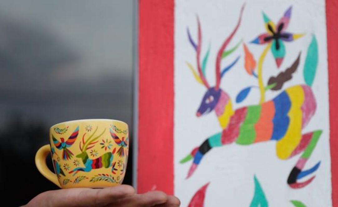 The original design and tea cup - Photo: Iván Stephens/EL UNIVERSAL