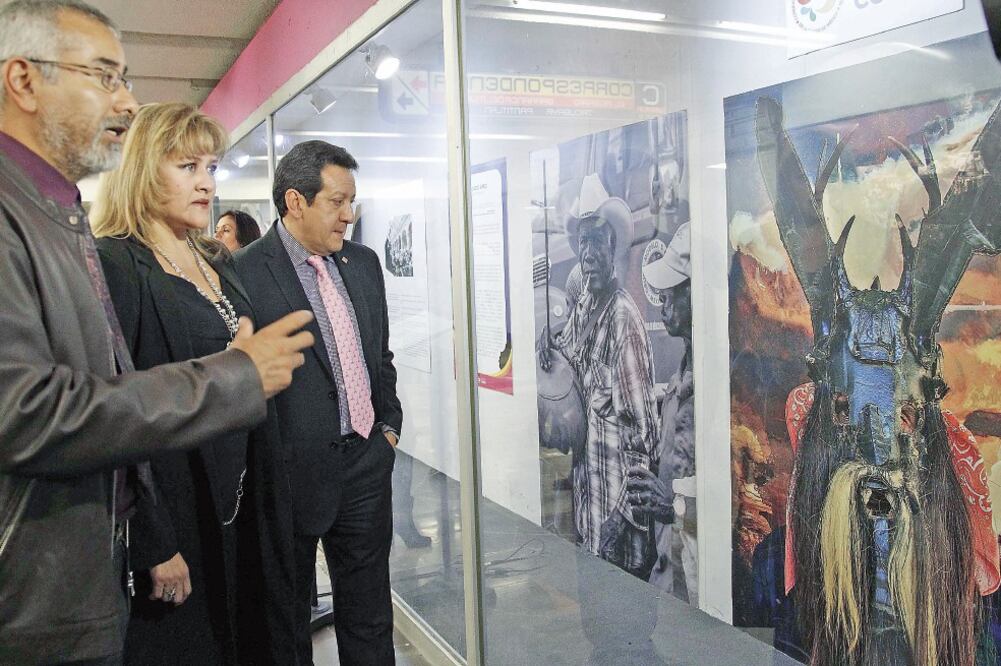 Para estrechar lazos con la población negra del DF se montó una exposición fotográfica en la estación Tacubaya de la Línea 1 del Metro (ARIEL OJEDA. EL UNIVERSAL)