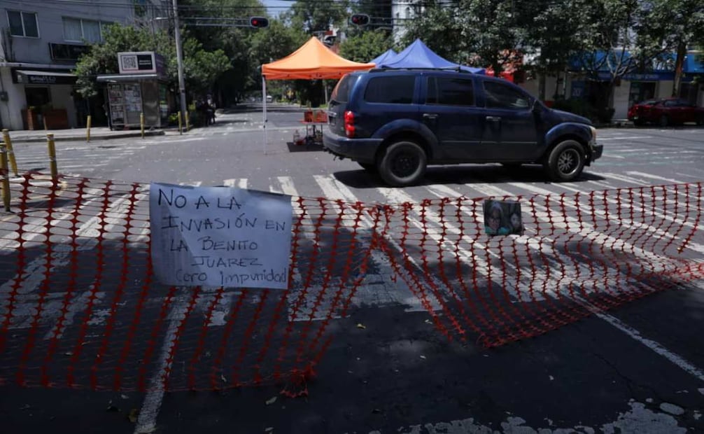 Integrantes de la concentración de vecinos en la colonia del Valle aseguraron haber identificado un patrón de despojo de viviendas. Foto: Fernanda Rojas / EL UNIVERSAL