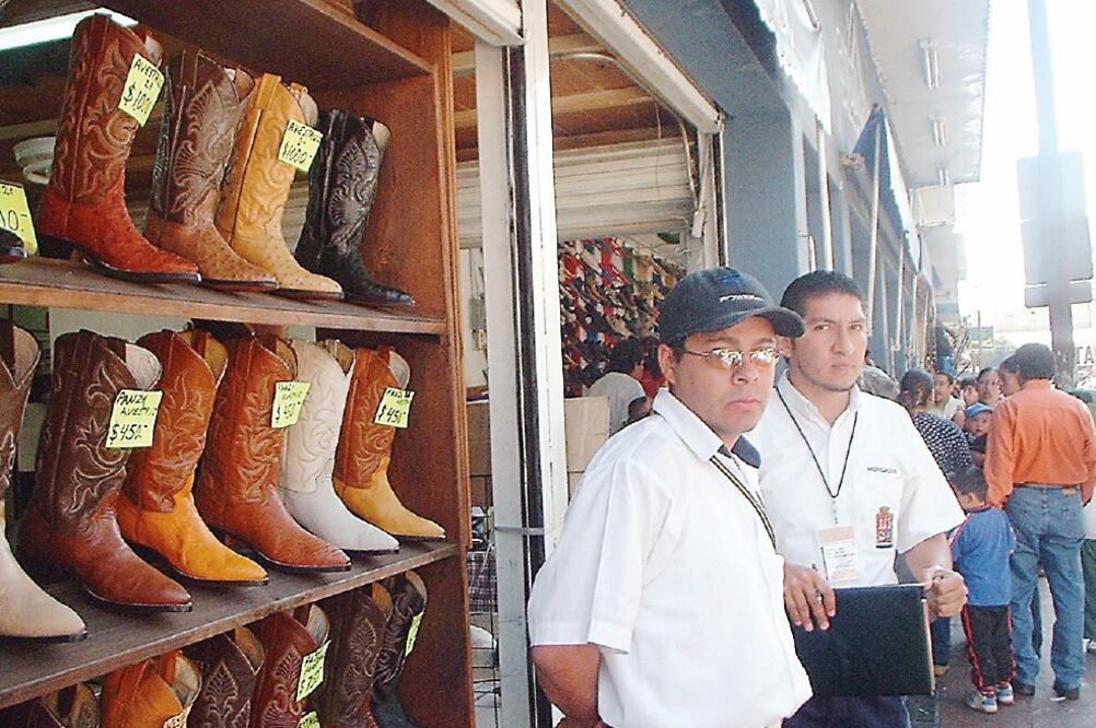 Por la importación de diversos productos, entre ellos calzado, ropa y autopartes, la Canacope prevé impactos en el pequeño comercio ()