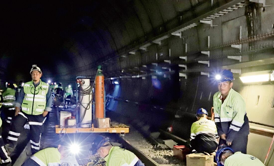 De acuerdo con las autoridades, debería haber una inversión para reactivar las instalaciones y trenes que son muy antiguos, por un rango de 30 mil millones de pesos en un periodo de cinco a seis años. ARCHIVO EL UNIVERSAL