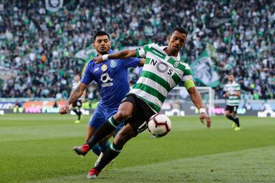 Herrera y Corona titulares en empate del Porto