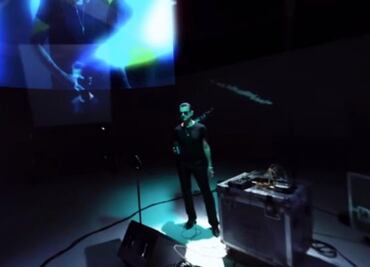 Depeche Mode canta "Going backwards" en 360 grados