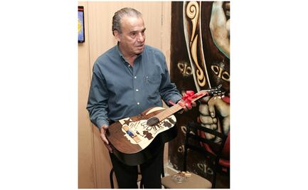 Óscar Chávez es más popular muerto que vivo 