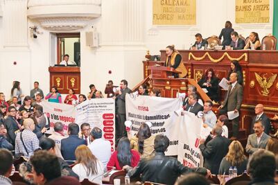 Impera caos en sesión de la Asamblea Legislativa