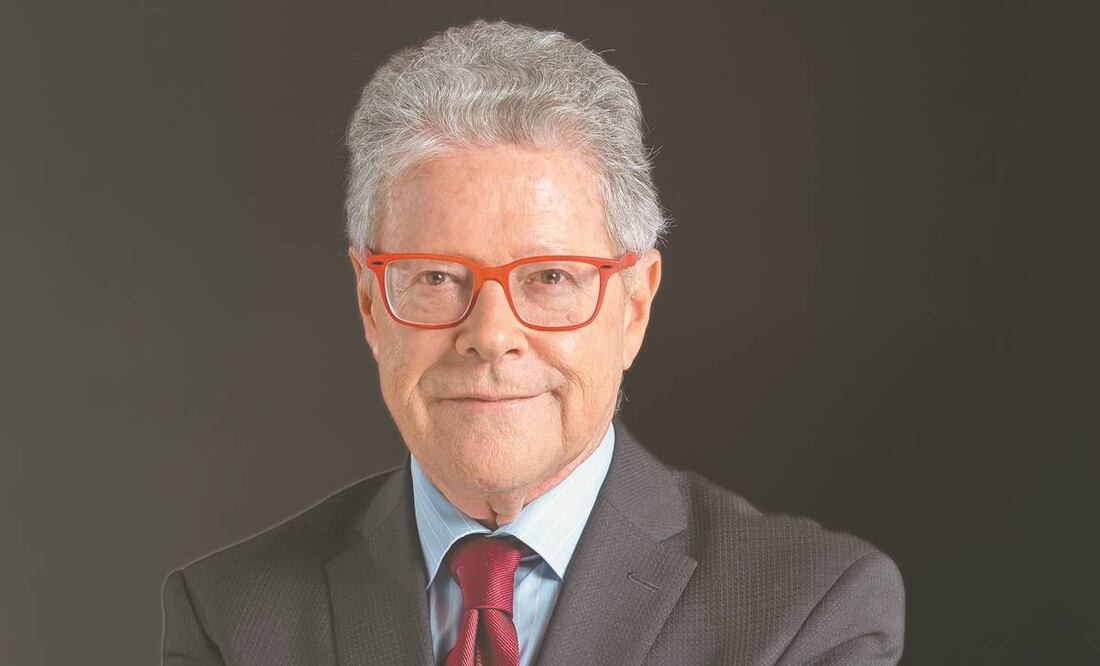 El aniversario de La entrevista..., que se transmite por el canal ADN 40, coincide con sus 50 años de periodista. Foto: Azteca.