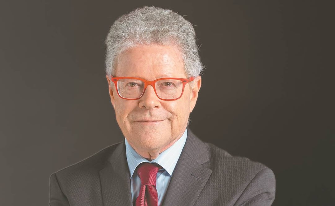 El aniversario de La entrevista..., que se transmite por el canal ADN 40, coincide con sus 50 años de periodista. Foto: Azteca.