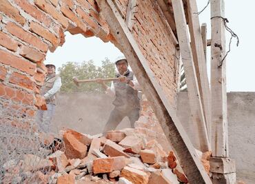 Suman 17 derribos de obras irregulares