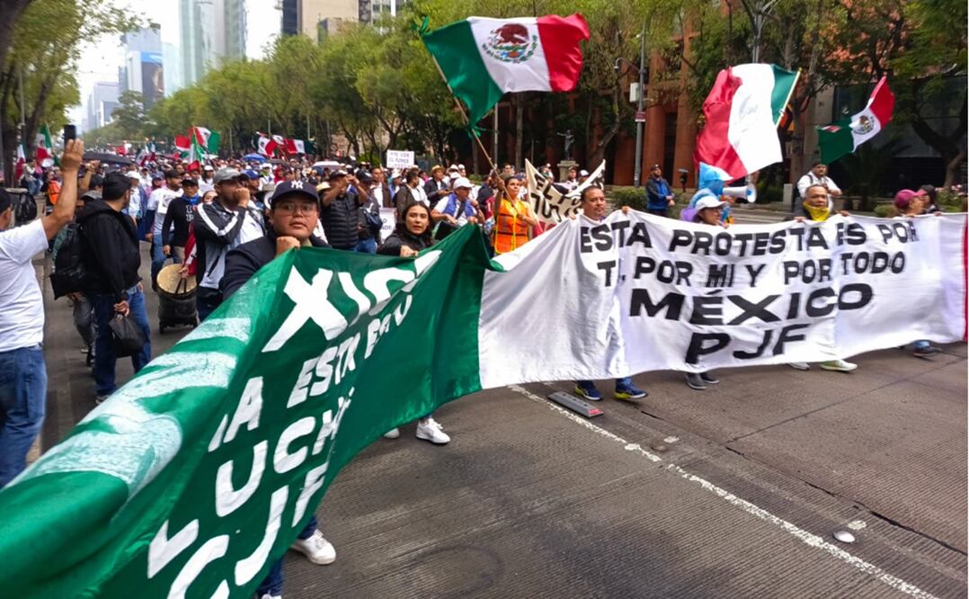 Trabajadores del PJF marchan rumbo al Senado en protesta contra la reforma judicial. Foto: Diego Prado/EL UNIVERSAL