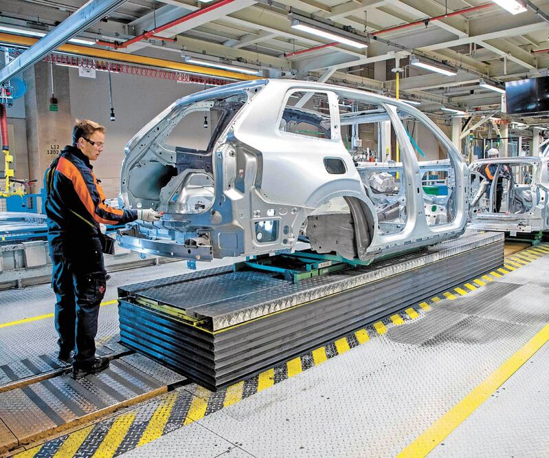 De acuerdo con analistas, los fabricantes de autos se transforman por las nuevas preferencias entre consumidores. ARCHIVO EL UNIVERSAL
