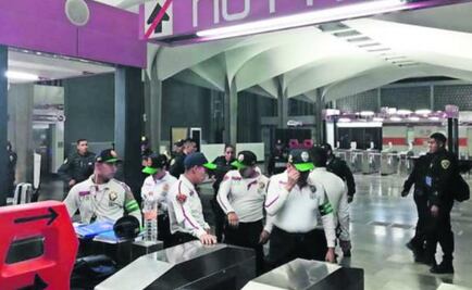 Usuarios someten y golpean a presuntos ladrones en vagón de la estación Merced