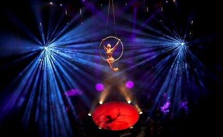 Mexican acrobat performs in London