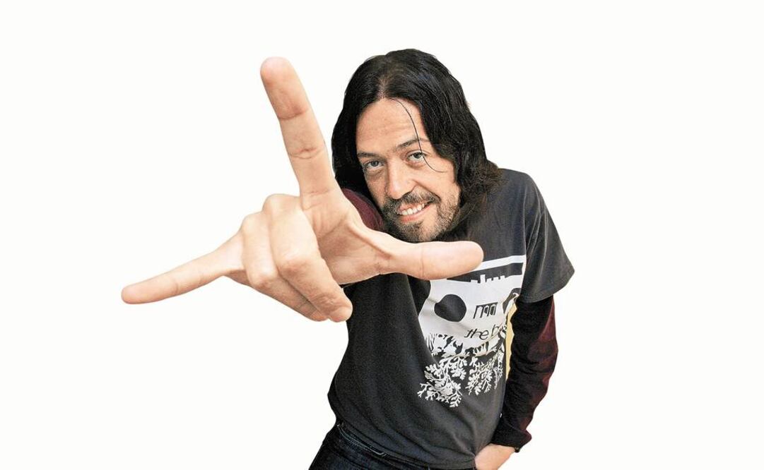 Meme ha explorado también la música electrónica. Es conocido como DJ Angustias. 