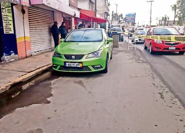 Dejan dos cadáveres en auto en Ecatepec