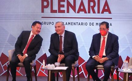 Inicia "desfile de corcholatas" en plenaria de Morena