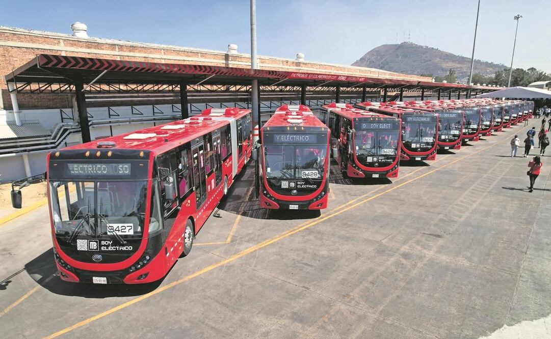 Las nuevas 50 unidades se cargan en cuatro horas, lo que implica la reducción de más de 7 mil 500 toneladas de CO2 al año.