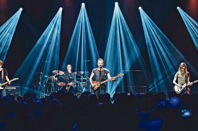 Reabre Bataclan a un año de los ataques en París 