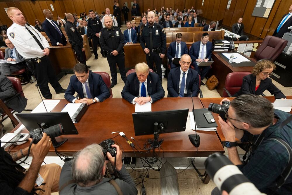 El expresidente Donald Trump en el tribunal penal de Manhattan durante las deliberaciones del jurado en el caso en su contra, en Nueva York. Foto: AP/Archivo