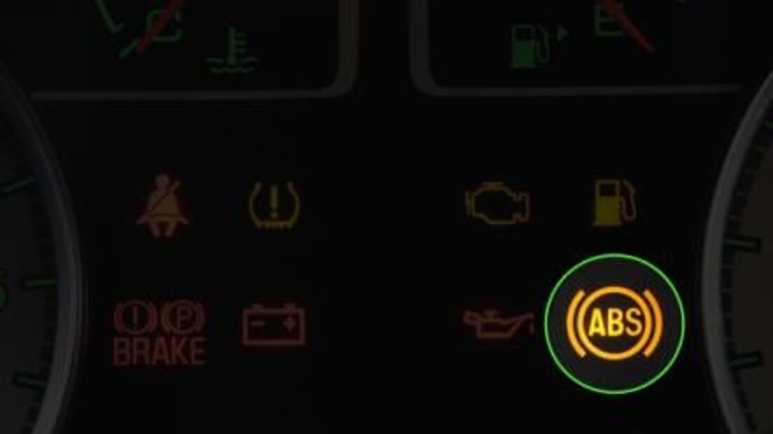 ¿Qué significan las luces del tablero de tu coche?