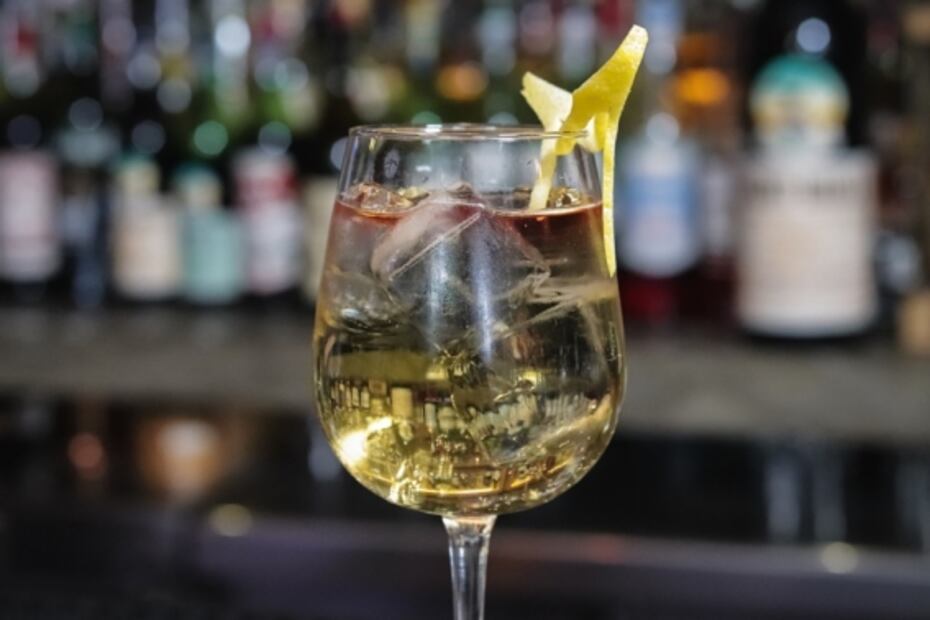 10 cocteles para brindar este 10 de mayo