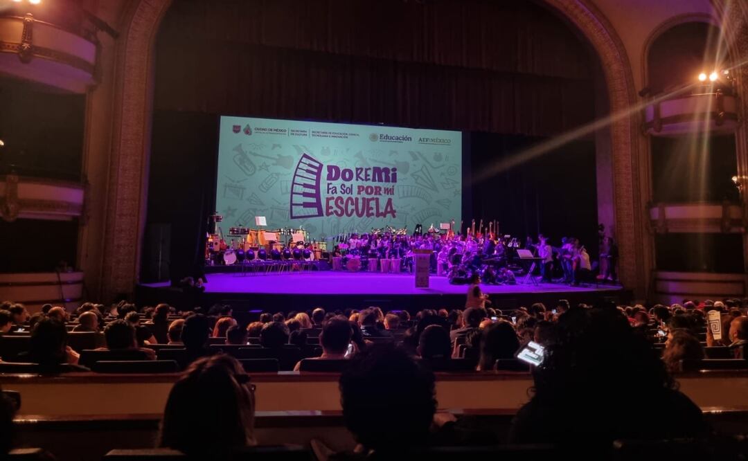 Clara Brugada entrega 3 mil 930 instrumentos musicales en primarias de la CDMX. Foto: Frida Sánchez