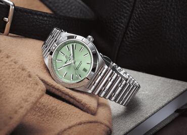 Actitud femenina y empoderada de Breitling