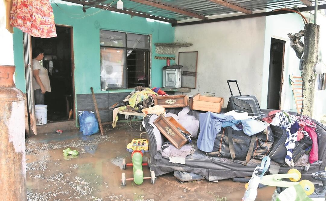 En algunas colonias de Múzquiz, el agua subió más de un metro e inundó decenas de casas. Las autoridades no habían dado un balance de damnificados. 