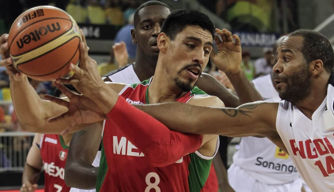 Gustavo Ayón fue clave para que los ‘12 Guerreros’ ganaran el torneo FIBA Américas 2013, donde fue MVP, y compitió con el Tri en el Mundial de Baloncesto del año pasado que se disputó en España (LUIS CORTÉS. EL UNIVERSAL)