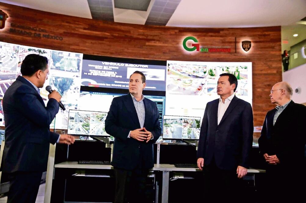 Durante la inauguración del sistema de videovigilancia en Ecatepec el gobernador Eruviel Ávila estuvo acompañado por los secretarios de Gobernación y Salud federal, Miguel Ángel Osorio Chong y José Narro Robles, respectivamente (NOTIMEX)