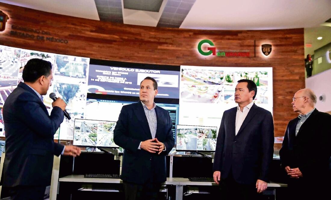 Durante la inauguración del sistema de videovigilancia en Ecatepec el gobernador Eruviel Ávila estuvo acompañado por los secretarios de Gobernación y Salud federal, Miguel Ángel Osorio Chong y José Narro Robles, respectivamente (NOTIMEX)