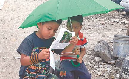 Maletas de lectura van con niños y jóvenes migrantes, en Tapachula