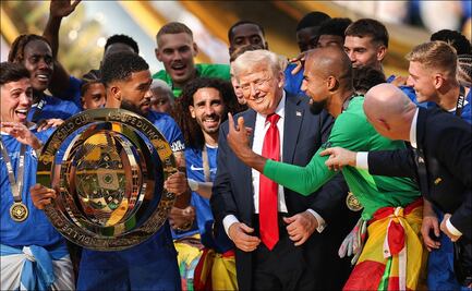 Donald Trump entregó el trofeo de campeón en el Mundial de Clubes; fue parte del festejo del Chelsea 