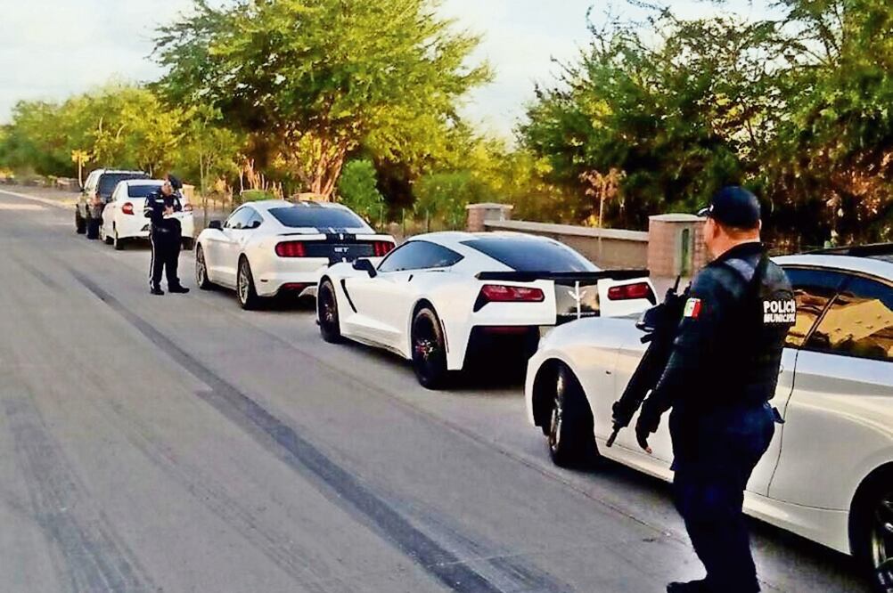 Oficiales municipales y militares detuvieron a los jóvenes que participaron en los arrancones (FOTOS: CORTESÍA SSP DE CULIACÁN)
