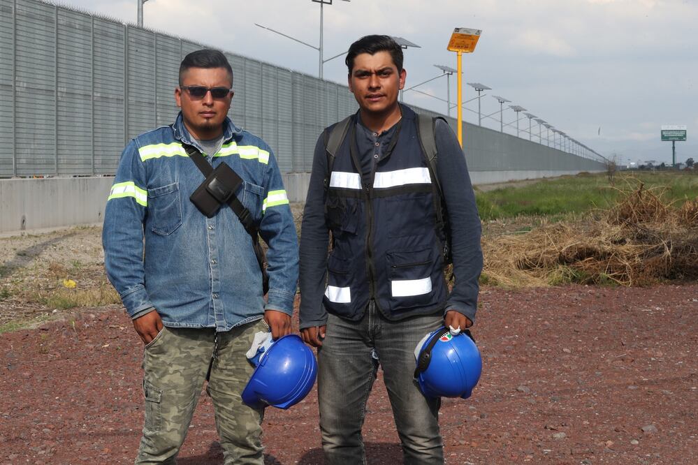 José Alfredo Hernández (derecha) junto a su hermano Brandon Michael, ambos laboraron en Texcoco. Fotografía de Berenice Fregoso EL UNIVERSAL