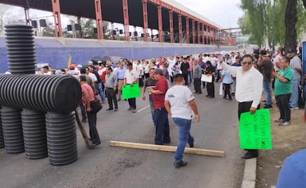 Transportistas bloquean Calzada Ignacio Zaragoza; protestan por presuntos abusos policiales