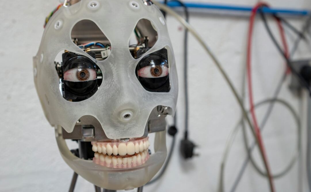 ¿Pueden los robots ser creativos? El galerista británico Aidan Meller espera que esta duda se despeje con Ai-Da.