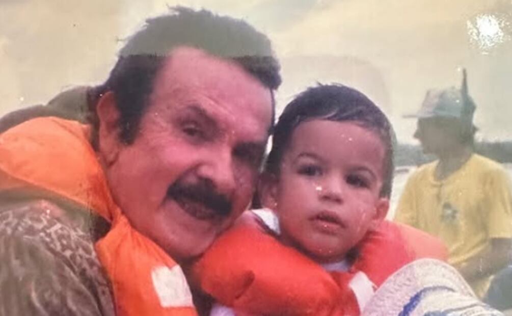 Antonio Aguilar con su nieto Emiliano Aguilar.