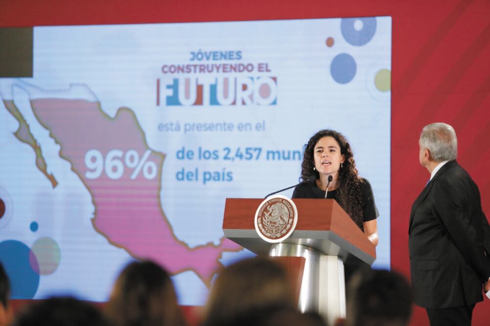 En Palacio Nacional, la titular de la STPS, Luisa María Alcalde, presentó algunos datos sobre el programa Jóvenes Construyendo el Futuro, en el que dijo, hay 905 mil aprendices que se están capacitando. Foto/IVÁN STEPHENS. EL UNIVERSAL