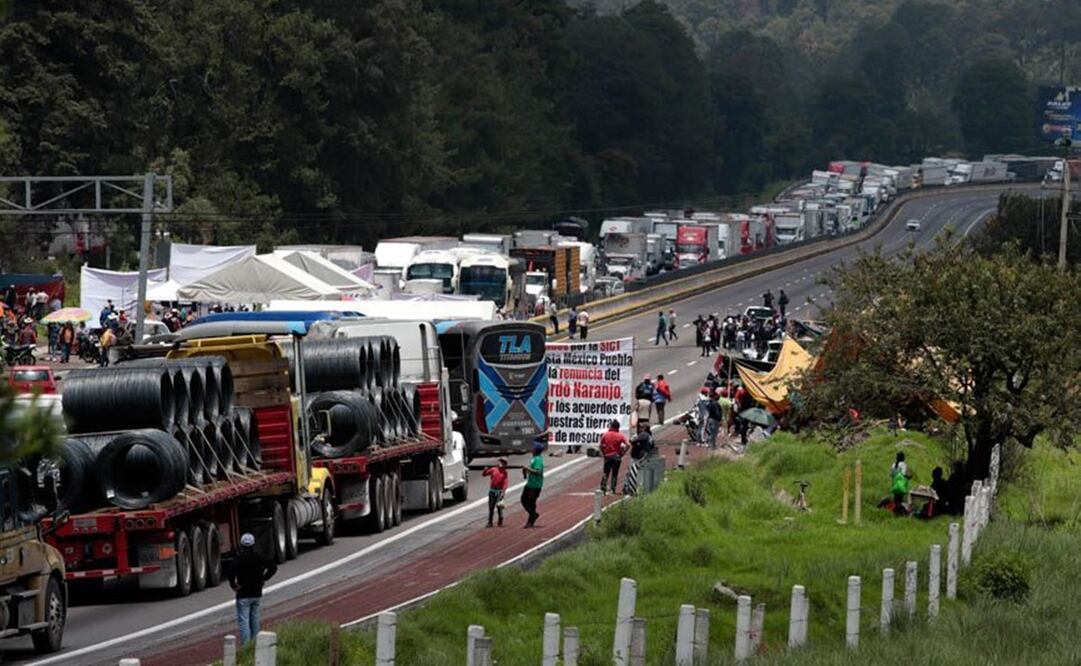 Bloqueo en la autopista México-Puebla cumple 35 horas. Foto: Cuartosucro