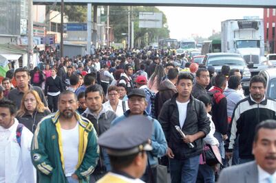 Caos por cierre de estaciones en L2 tras deslave en bajopuente