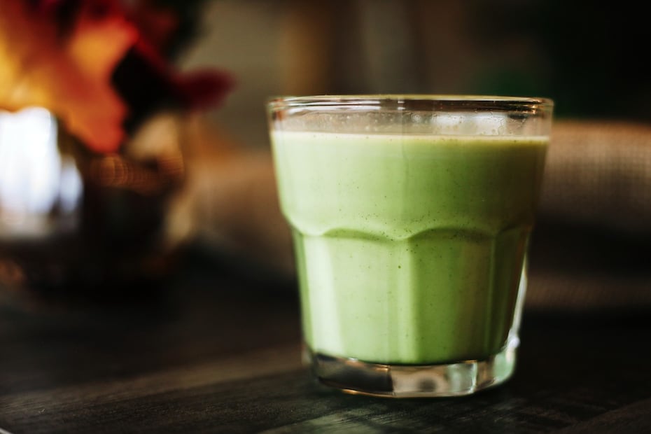 El jugo de apio es una bebida con la que puedes acompañar tus desayunos y otras comidas. Foto: Unplash
