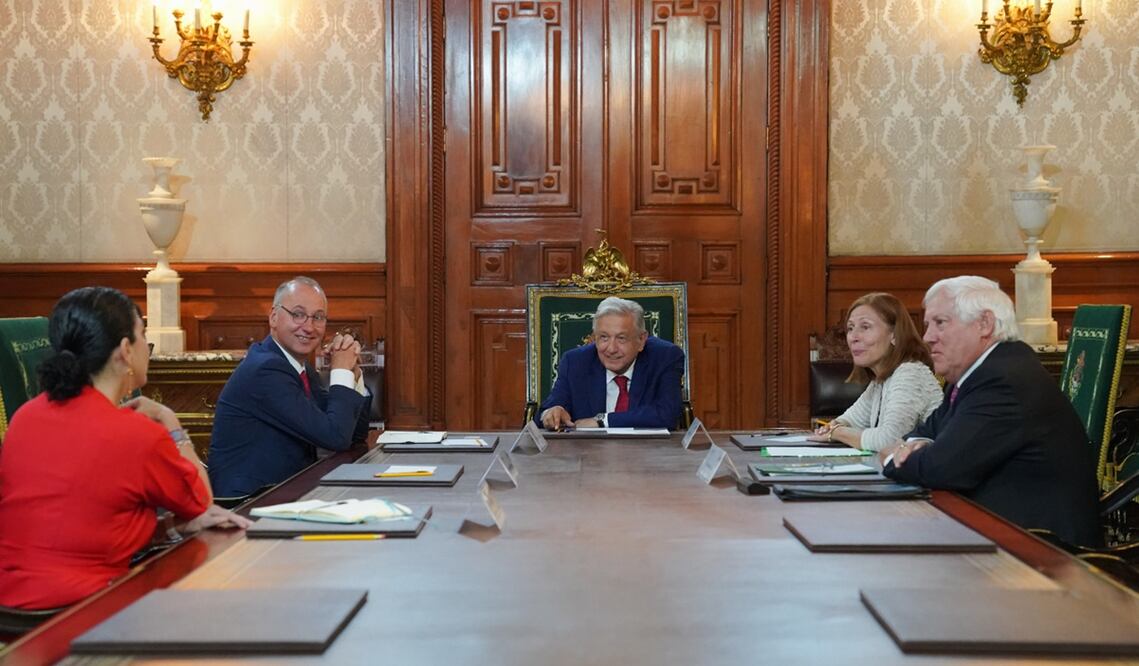 El presidente López Obrador estuvo acompañado por la secretaria de Economía, Tatiana Clouthier y el secretario de Agricultura, Víctor Manuel Villalobos. Foto: especial