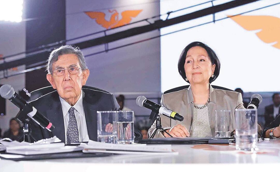 Cuauhtémoc Cárdenas y Amalia García, ayer en el foro El futuro es socialdemócrata. Foto: Diego Simón/ EL UNIVERSAL